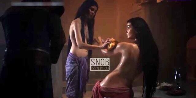 Tuba Büyüküstün, hamam sahnesiyle Rise of Empries Ottoman'a damga vurdu