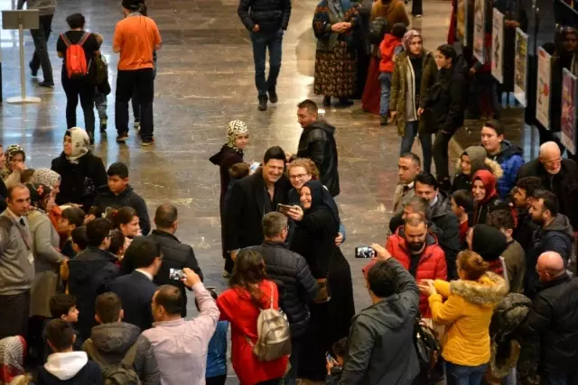 Ünlü oyuncular 1326 Bursa Fetih Müzesi'ne hayran kaldı Ünlü oyuncular 1326 Bursa Fetih Müzesi'ne hayran kaldı