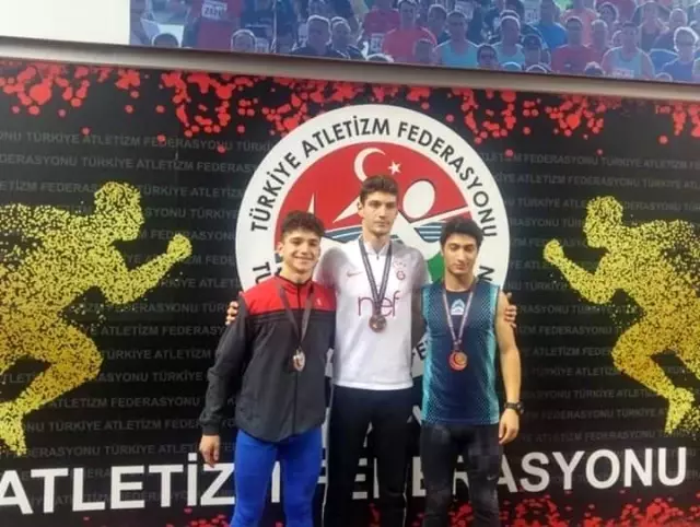 Uşaklı atletizm sporcusu Türkiye 2'ncisi oldu Uşaklı atletizm sporcusu Türkiye 2'ncisi oldu