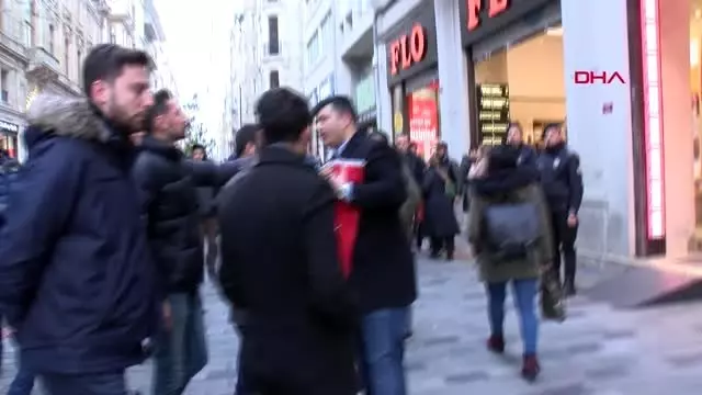 Yunanistan Başkonsolosluğu önünde 'Türk bayrağı' protestosu: Azı dişlerini gösterenlerin dişlerini sökeriz