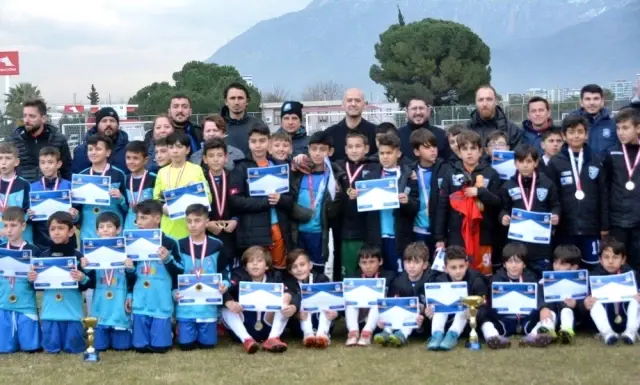 Yunusemre 4. Geleneksel Minikler Futbol Turnuvası sona erdi Yunusemre 4. Geleneksel Minikler Futbol Turnuvası sona erdi