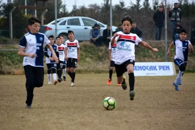 Yunusemre 4. Geleneksel Minikler Futbol Turnuvası sona erdi Yunusemre 4. Geleneksel Minikler Futbol Turnuvası sona erdi