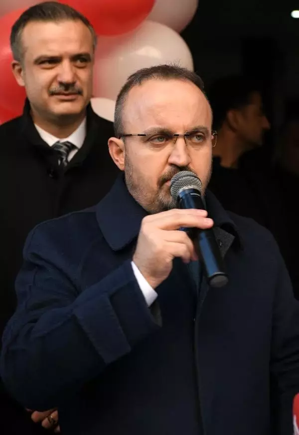 AK Parti'li Turan: O bayrağa uzanan el kırılır