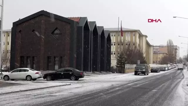 Ardahan kar ve tipi doğu’da ulaşımı vurdu