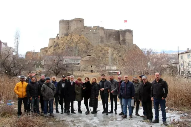 Atlı milis kuvvetleri Türk bayrağı ile davul zurna eşliğinde tur attı Atlı milis kuvvetleri Türk bayrağı ile davul zurna eşliğinde tur attı