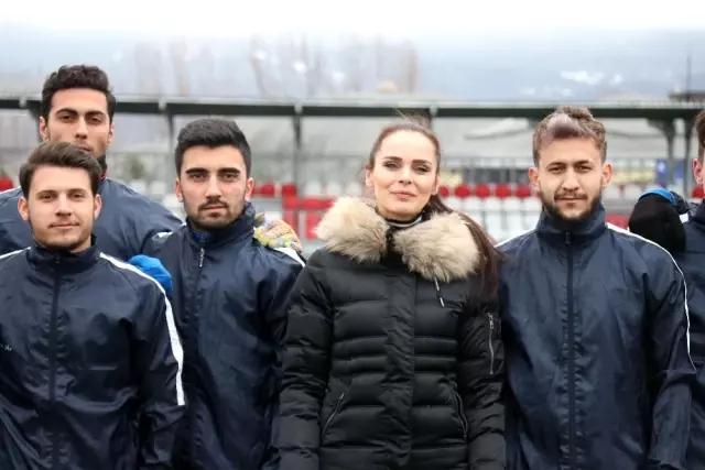 Bolu'da, 3 çocuk annesi iş kadını, futbol kulübüne başkan oldu Bolu'da, 3 çocuk annesi iş kadını, futbol kulübüne başkan oldu