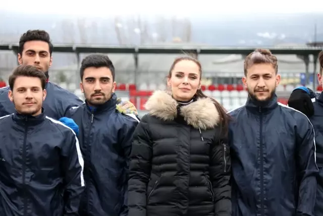 Bolu'da, 3 çocuk annesi iş kadını, futbol kulübüne başkan oldu Bolu'da, 3 çocuk annesi iş kadını, futbol kulübüne başkan oldu