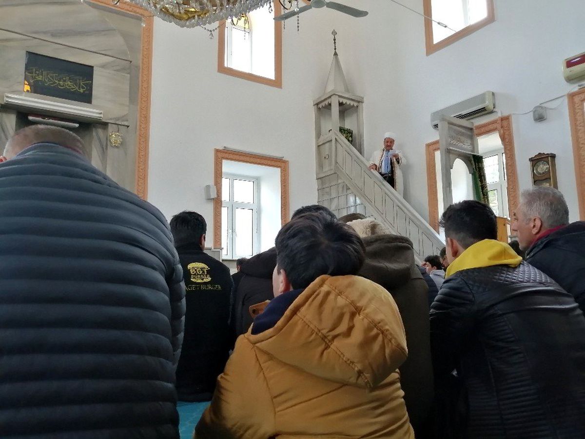 Cuma hutbesinin konusu 'deprem' oldu