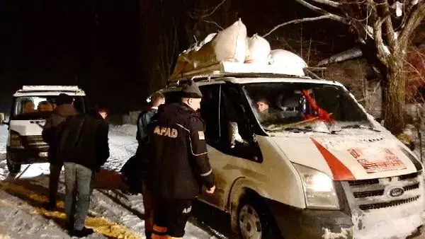 Doğu'da ulaşımı kar ve tipi vurdu