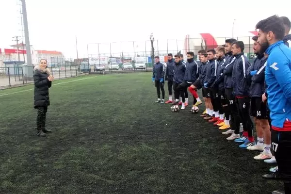 Gelin gittiği ilçenin futbol takımına başkan oldu Gelin gittiği ilçenin futbol takımına başkan oldu