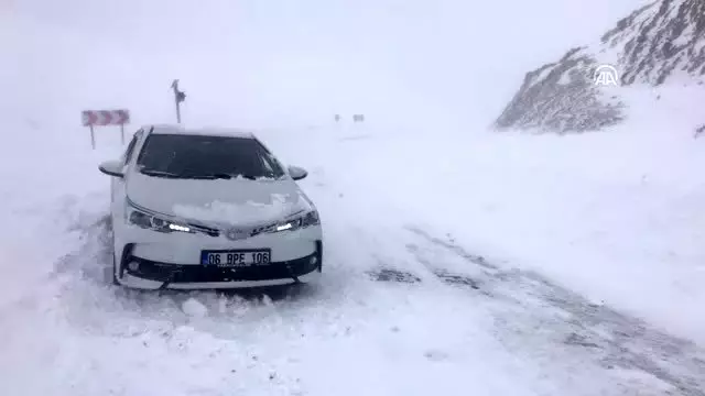 Gümüşhane'de kar yağışı etkili oluyor