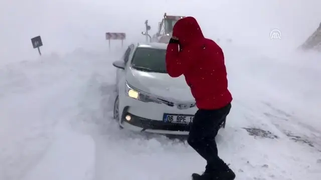 Gümüşhane'de kar yağışı etkili oluyor