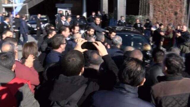 İmamoğlu, CHP'nin kalelerinden Şişli'de bir grup tarafından yuhalandı