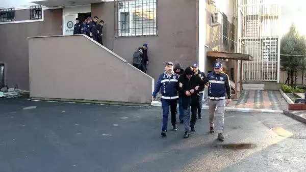 İstanbul'a götürme vaadiyle kandırıp Gebze'de taksicilere teslim ettiler İstanbul'a götürme vaadiyle kandırıp Gebze'de taksicilere teslim ettiler