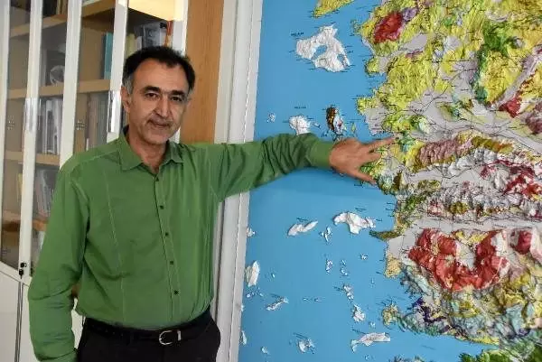 İzmir Jeoloji Mühendisleri Odası: Kentin önemli kısımları riskli İzmir Jeoloji Mühendisleri Odası: Kentin önemli kısımları riskli