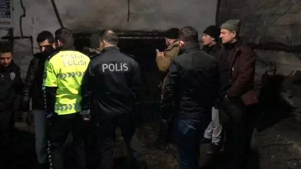 Kaçak maden ocağında göçük: 2 işçi mahsur (2)- Yeniden Kaçak maden ocağında göçük: 2 işçi mahsur (2)- Yeniden