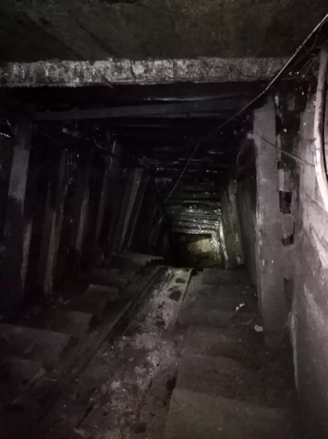 Kaçak maden ocağındaki göçükte mahsur kalan 2 işçiye ulaşma çalışması sürüyor Kaçak maden ocağındaki göçükte mahsur kalan 2 işçiye ulaşma çalışması sürüyor