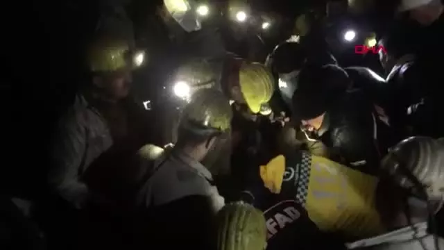Kaçak ocakta göçükte mahsur kalan işçileri kurtarma çalışmaları devam ediyor Kaçak ocakta göçükte mahsur kalan işçileri kurtarma çalışmaları devam ediyor