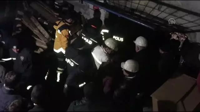 Maden ocağındaki göçükte kalan 2 işçinin cesedine ulaşıldı Maden ocağındaki göçükte kalan 2 işçinin cesedine ulaşıldı