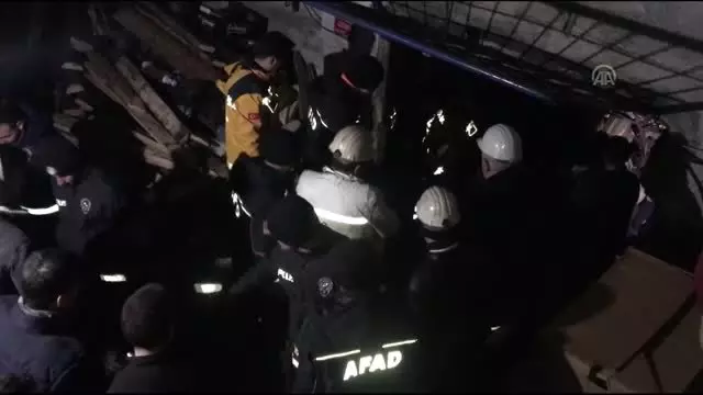 Maden ocağındaki göçükte kalan 2 işçinin cesedine ulaşıldı Maden ocağındaki göçükte kalan 2 işçinin cesedine ulaşıldı