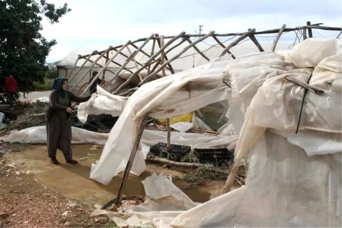 Mersin'de fırtına hayatı olumsuz etkiledi