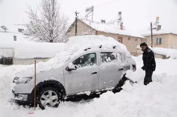 Tunceli'de 200 köy yolu kardan kapandı Tunceli'de 200 köy yolu kardan kapandı