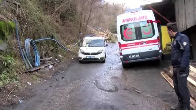 Zonguldak kaçak ocakta göçükte mahsur kalan işçileri kurtarma çalışmaları devam ediyor Zonguldak kaçak ocakta göçükte mahsur kalan işçileri kurtarma çalışmaları devam ediyor