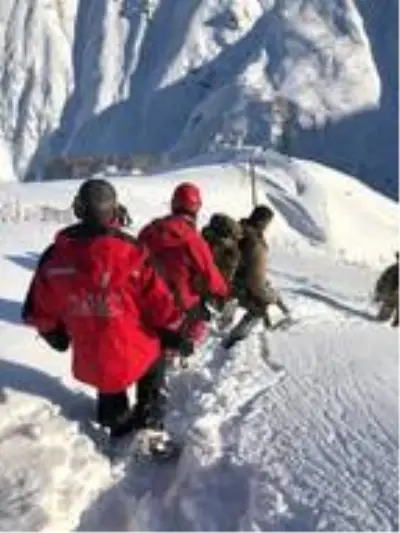 Bingöl'de güvenlik korucusu çığ altında kaldı Bingöl'de güvenlik korucusu çığ altında kaldı