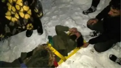 Çığda kaybolan kişiyi aramaya giderken yolda hayat kurtardılar Çığda kaybolan kişiyi aramaya giderken yolda hayat kurtardılar