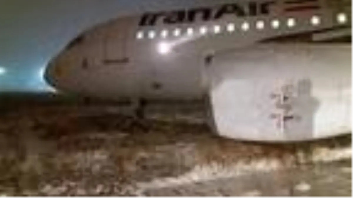 İran'da yolcu uçağı pistten çıktı