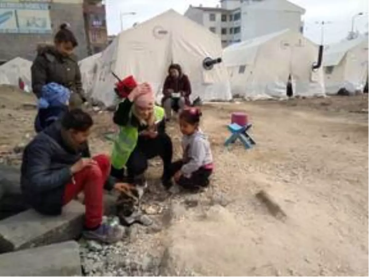 NewsPDR, Elazığ'da depremzedelere psikososyal destek sunuyor