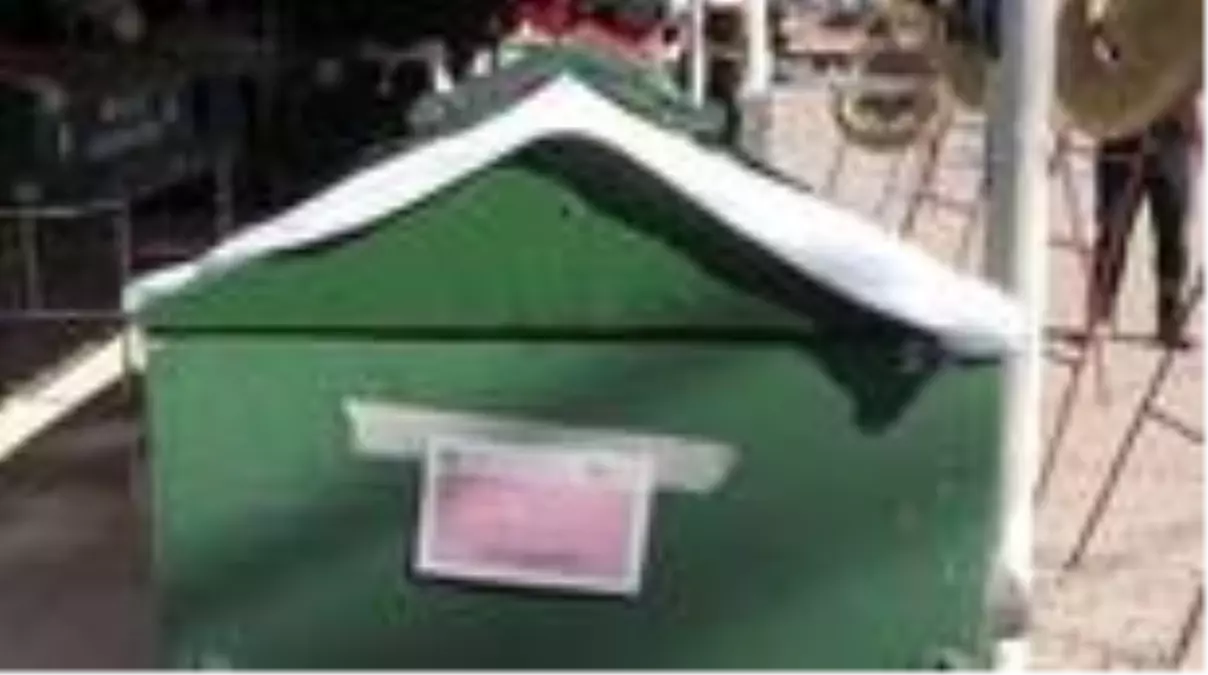 Öldürülen anne ve kızının cenazesi toprağa verildi