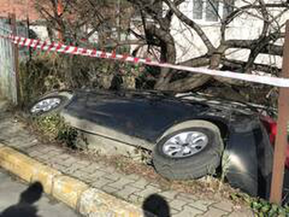 (Özel) Eyüpsultan'da ilginç kaza, görenler döndü bir daha baktı
