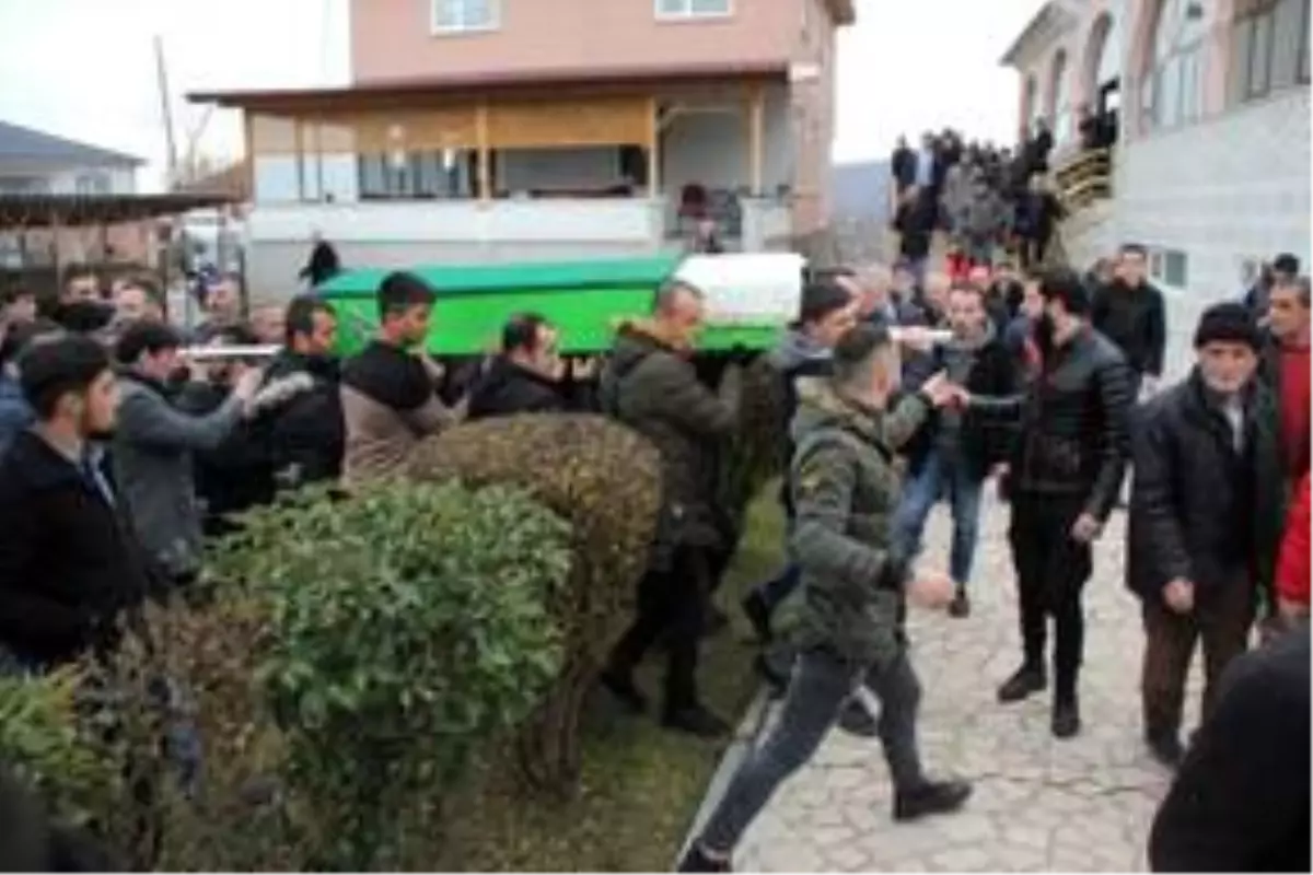 Sakarya'da trafik kazasında ölen genç defnedildi