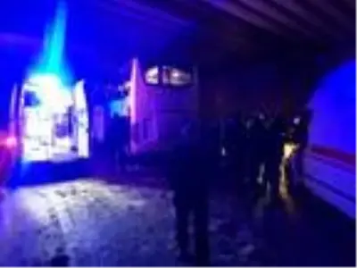 Sivas'ta yolcu otobüsü köprüye çarptı: 9 yaralı