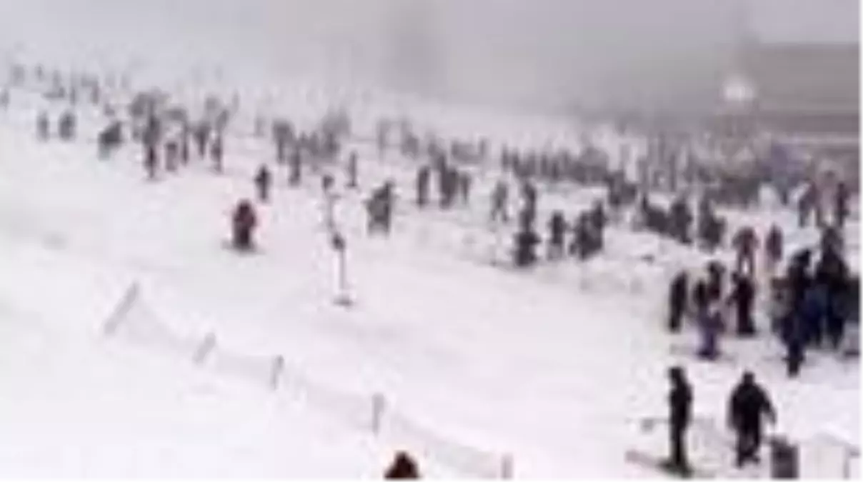 Uludağ'da yoğun sis tatilcilere engel olmadı