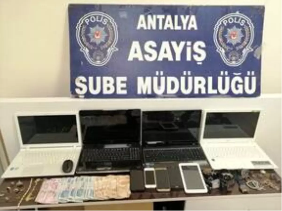 Antalya Da Hirsizlik Yaptiklari Belirlenen 3 Kisi Gozaltina Alindi Antalya
