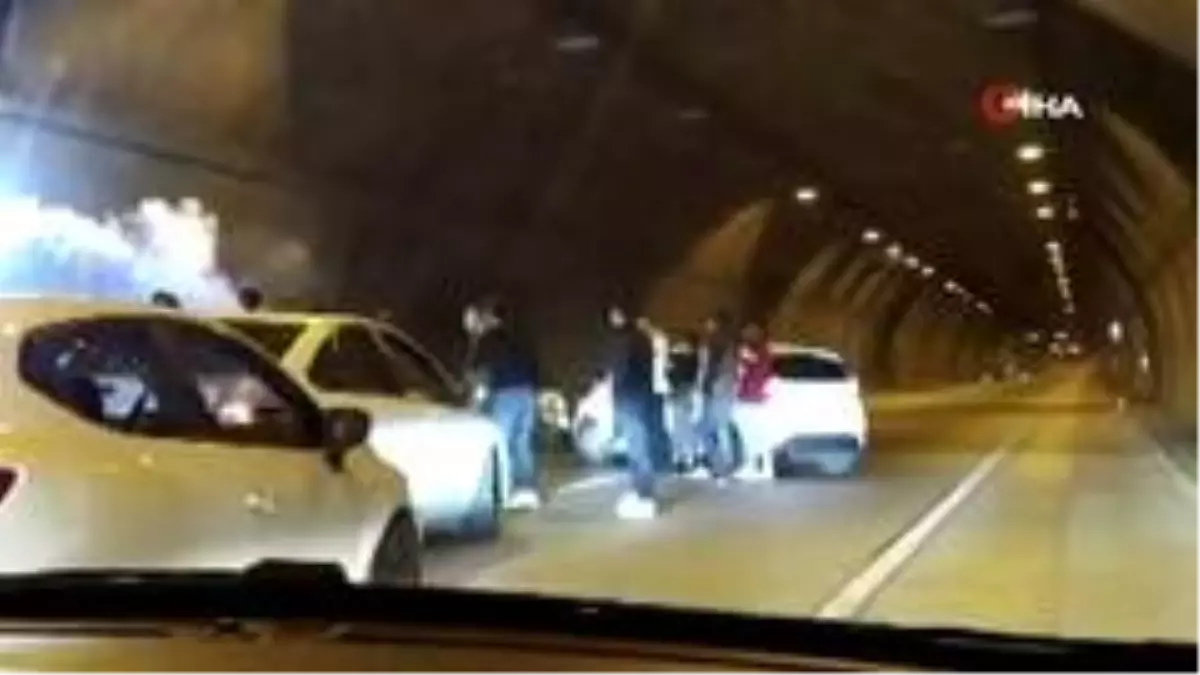 Asker uğurlamak için tüneli kapattılar, motosikletle drift yaptılar