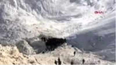 Bingöl çığ altında kalan güvenlik korucusunun cansız bedenine ulaşıldı Bingöl çığ altında kalan güvenlik korucusunun cansız bedenine ulaşıldı
