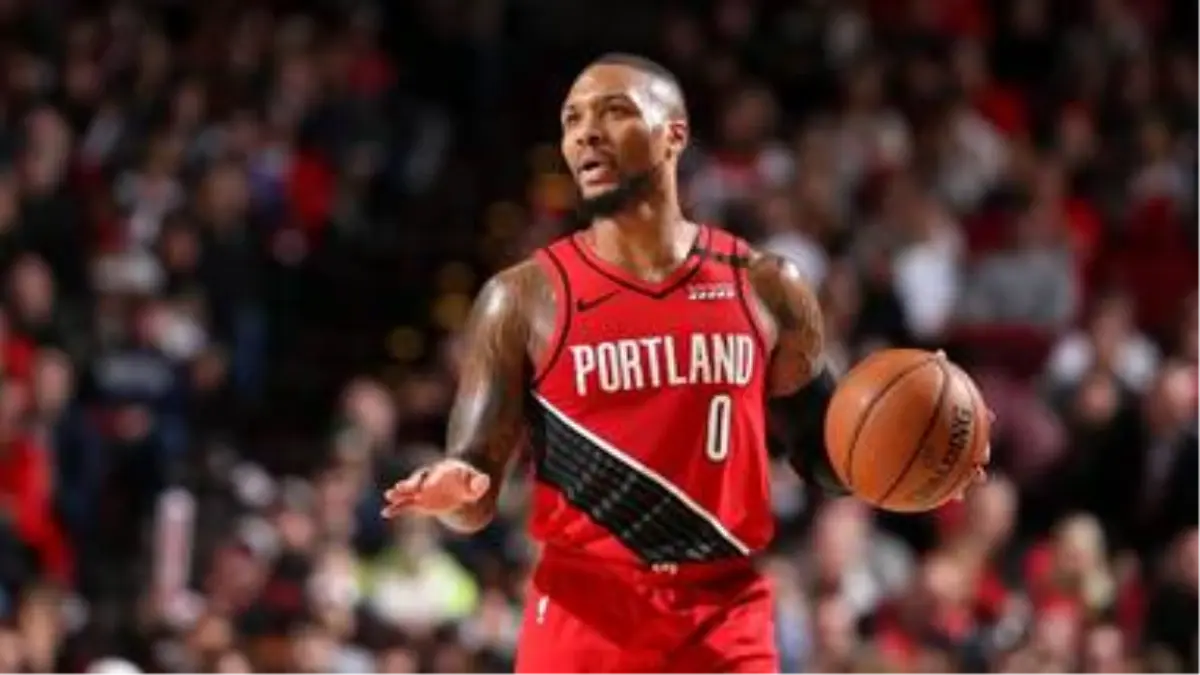 Damian Lillard bir şeyler deniyor