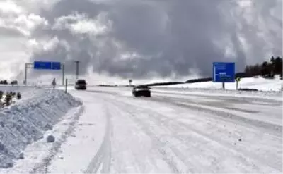 Doğu'da dondurucu soğuk, kar yağışı ve tipi yaşamı olumsuz etkiliyor Doğu'da dondurucu soğuk, kar yağışı ve tipi yaşamı olumsuz etkiliyor