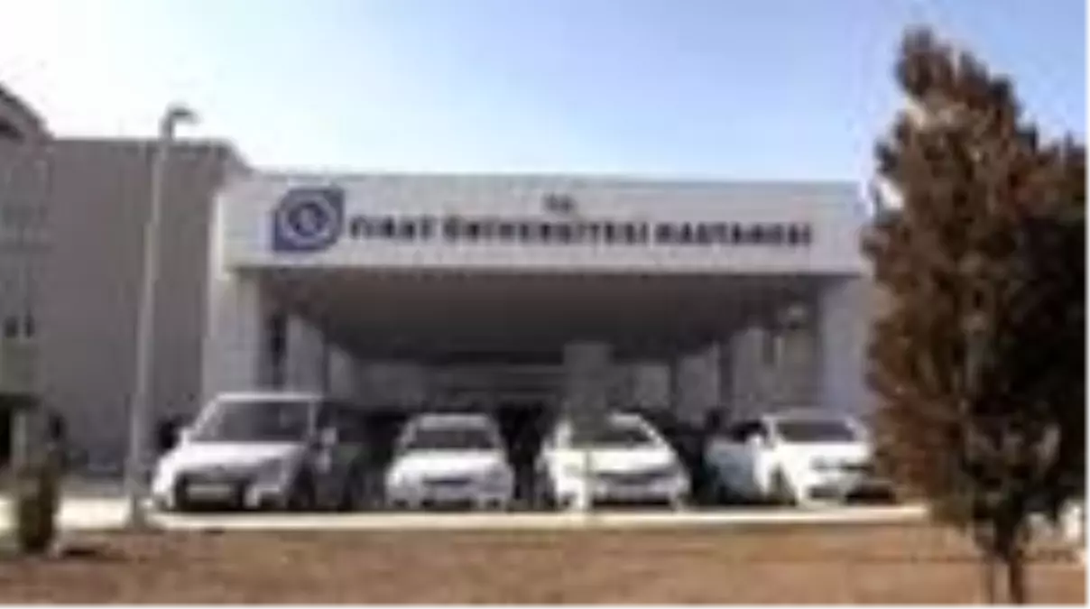 Enkaz altından çıkarılan baba, eşi ve oğlunu kaybetmenin hüznünü yaşıyor