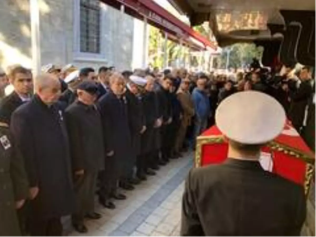 Eski Deniz Kuvvetleri Komutanı Oramiral Vural Bayazıt son yolculuğuna uğurlandı