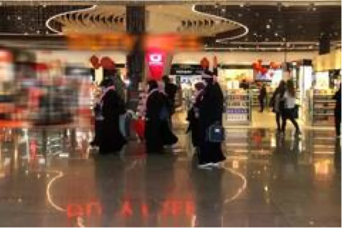 Istanbul Havalimani Arap Turistlerin Alisveris Merkezi Oldu Istanbul