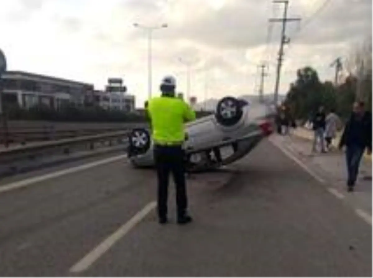 İzmir'de asker uğurlamasından dönen araç takla attı: 1 ölü, 4 yaralı