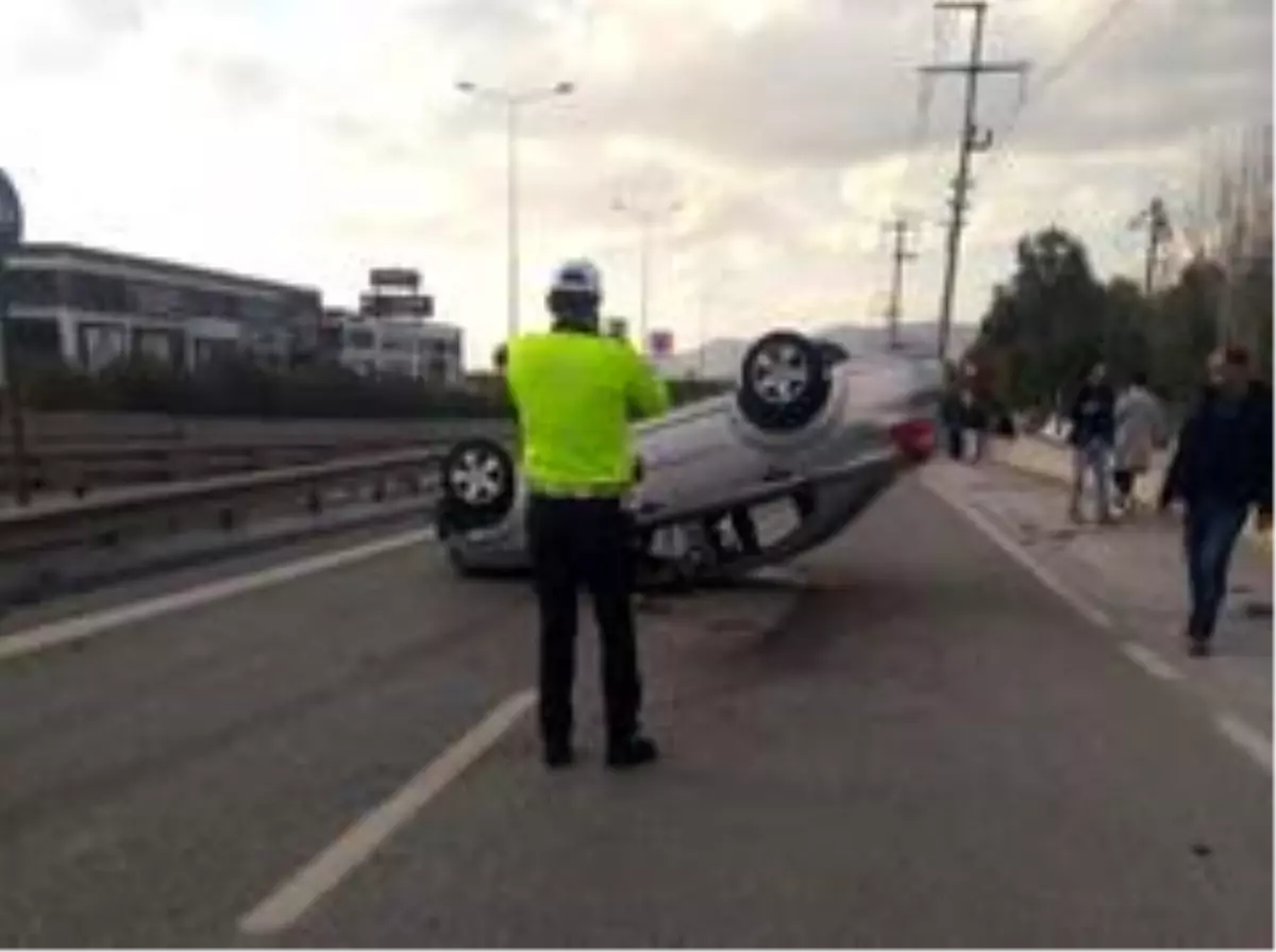 İzmir'de asker uğurlamasından dönen araç takla attı: 1 ölü, 4 yaralı