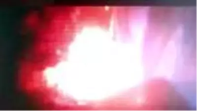 Kalorifer kazanı patladı, alevlerden aracını kurtarmak isteyen kadın yaralandı