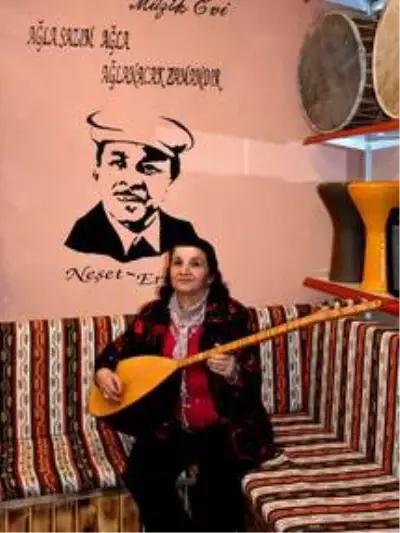 'Müzik şehri' Kırşehir'in kadın halk ozanı: Ayşe Tekin 'Müzik şehri' Kırşehir'in kadın halk ozanı: Ayşe Tekin