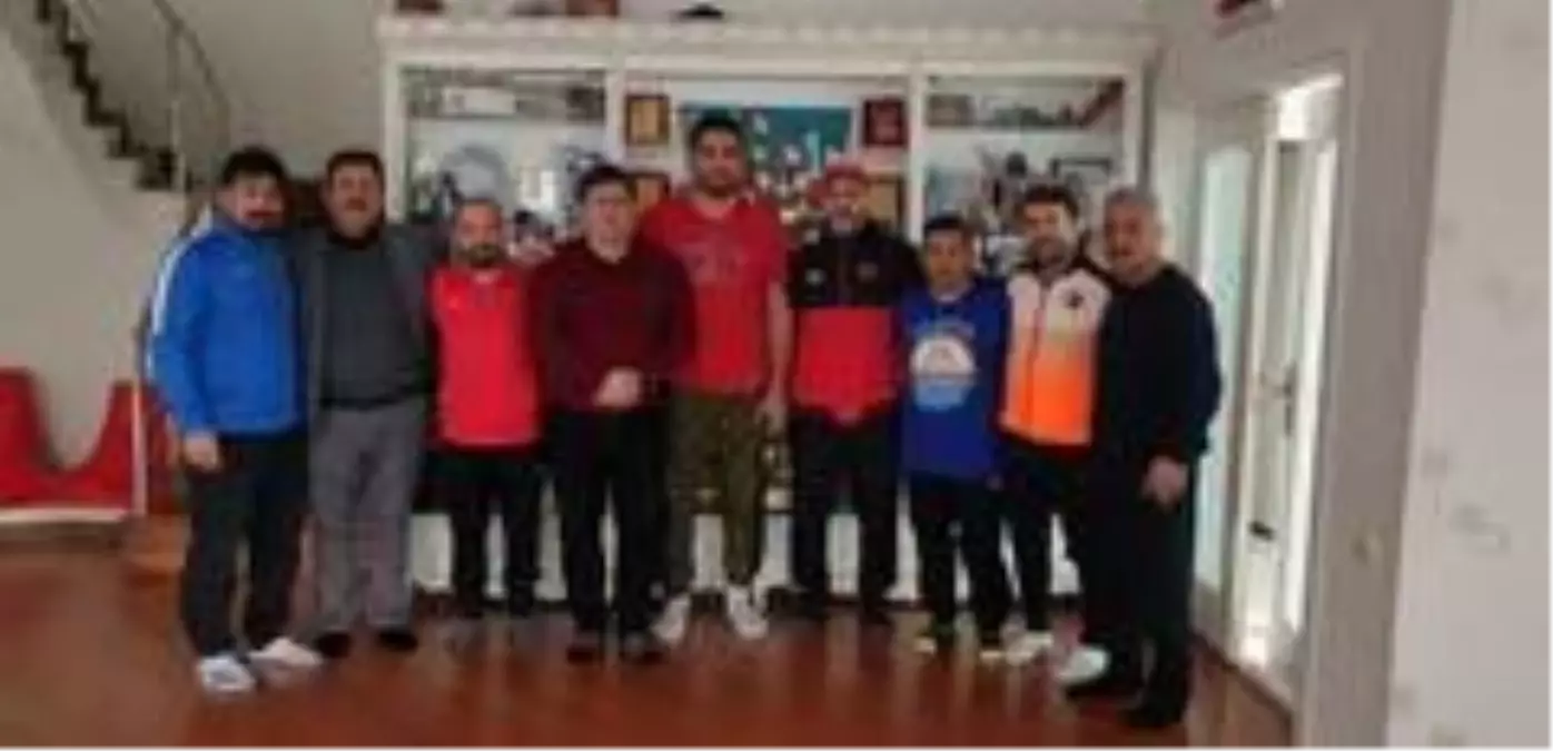 Taha Akgül'e milli takım hocalarından moral ziyareti