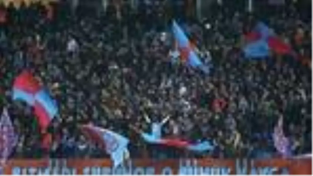 Trabzonspor Taraftarlari Fenerbahce Galibiyetini Kutladi Spor